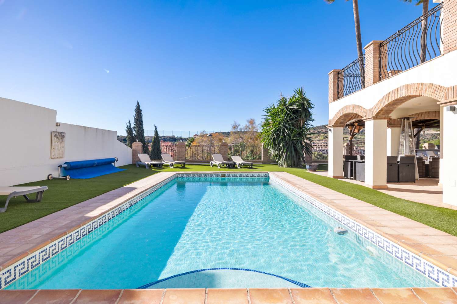 Villa for sale in Estepona