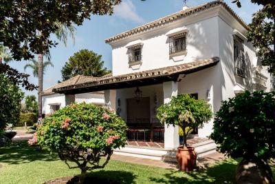 ¡Exclusiva Villa Colonial en San Pedro Alcántara, Marbel...