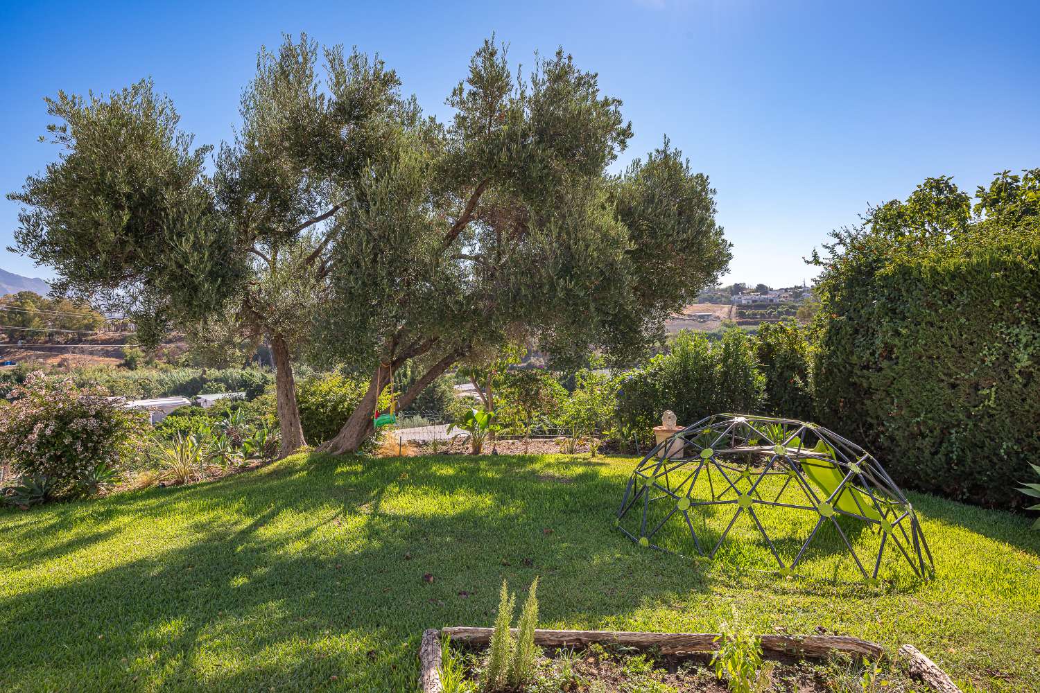 ¡Encantadora villa con fantásticas vistas panorámicas en Guadalmina Alta!