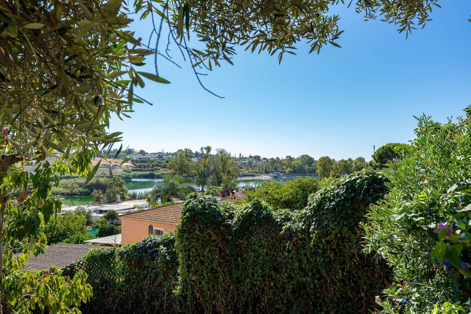 Charmante villa avec des vues panoramiques fantastiques à Guadalmina Alta !